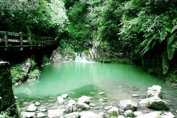 龙水峡地缝